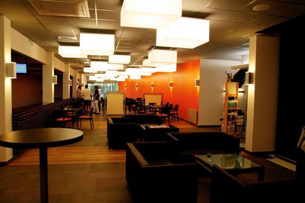 Golf Hotel Kaskáda Brno Kuřim Kültér fotó